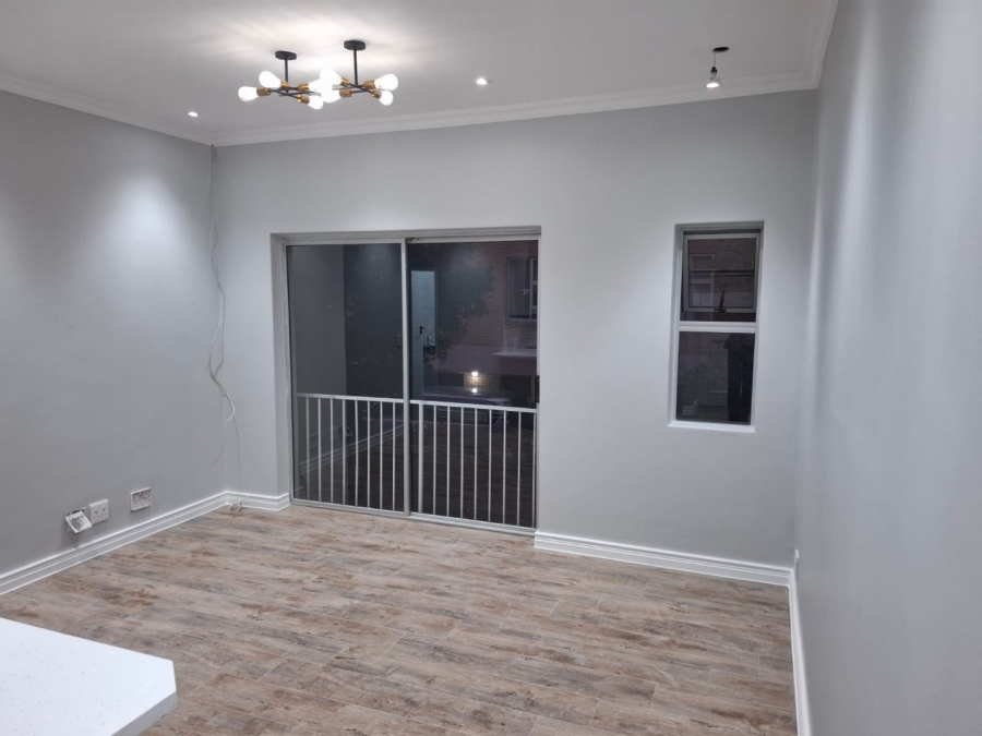 2 Bedroom Property for Sale in Oakglen Western Cape